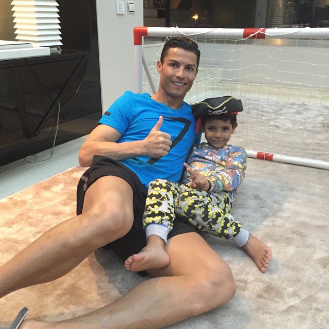 http://rouzegar.com/wp-content/uploads/2015/01/Ronaldo_Rouzegar.com_5.jpg
