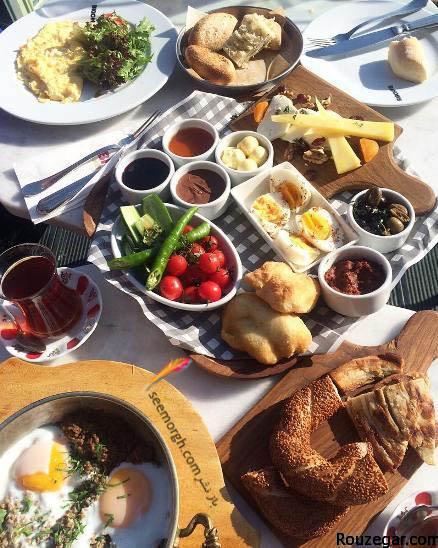 عکس صدف طاهریان و میز صبحانه خاص در ترکیه