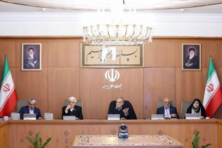 دولت موافق استیضاح احمد میدری است؟/ عارف و رئیس دفتر پزشکیان توضیح دادند