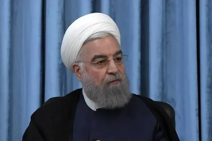 روحانی و جدال بیپایان/ از ماجراهای یک سخنرانی تا تجمع مقابل خانه