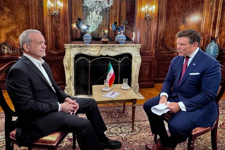 پزشکیان: جنگ راهحل مسائل نیست؛ اختلافات باید از طریق گفتوگو حل شود / وقتی ما که یک عمر مسئول تنگه بودهایم، نتوانیم کشتی خودمان را از آن منطقه عبور بدهیم، طبیعتاً برای کشتیهای دیگر هم حق عبوری نخواهد بود / آمادگی ایران برای رقیقسازی ذخایر اورانیوم ۶۰ درصدی خود؟ بله، ما در چارچوب قوانین بینالمل