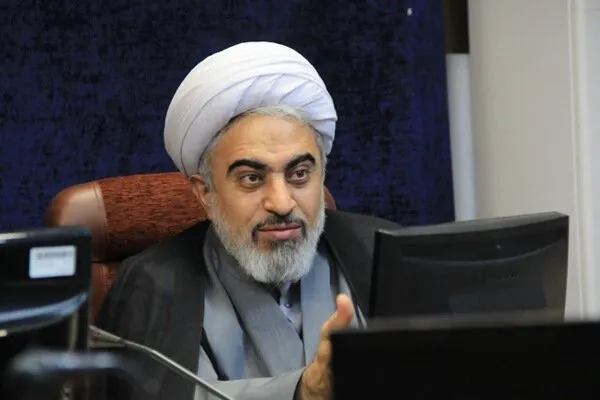 واحدی: نقش روحانیت در تقویت روحیه رزمندگان دفاع مقدس ماندگار است