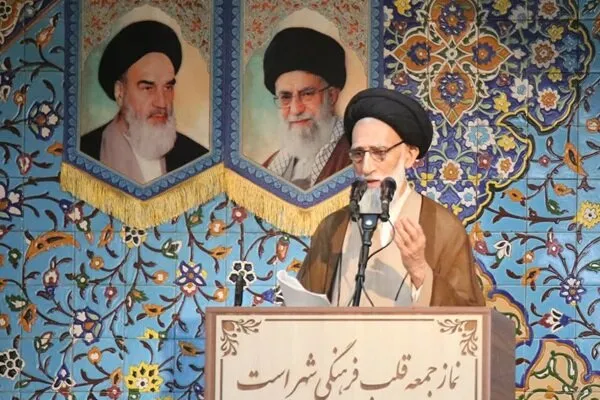 جمهوری اسلامی از منافع ملی خود عقب نشینی نمیکند