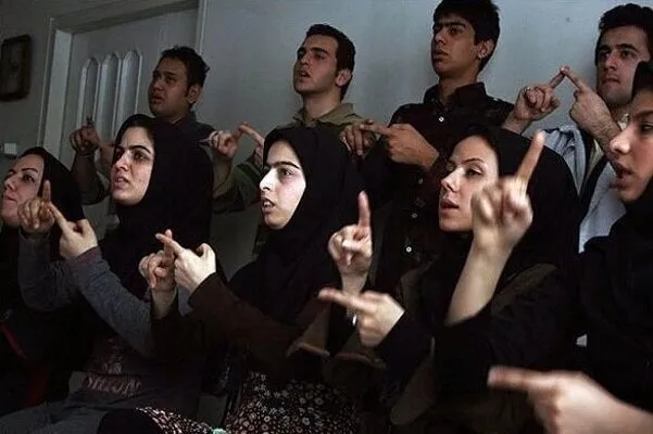 جهانشاهی: مترجم زبان اشاره آنلاین در ادارات هرمزگان فعال میشود