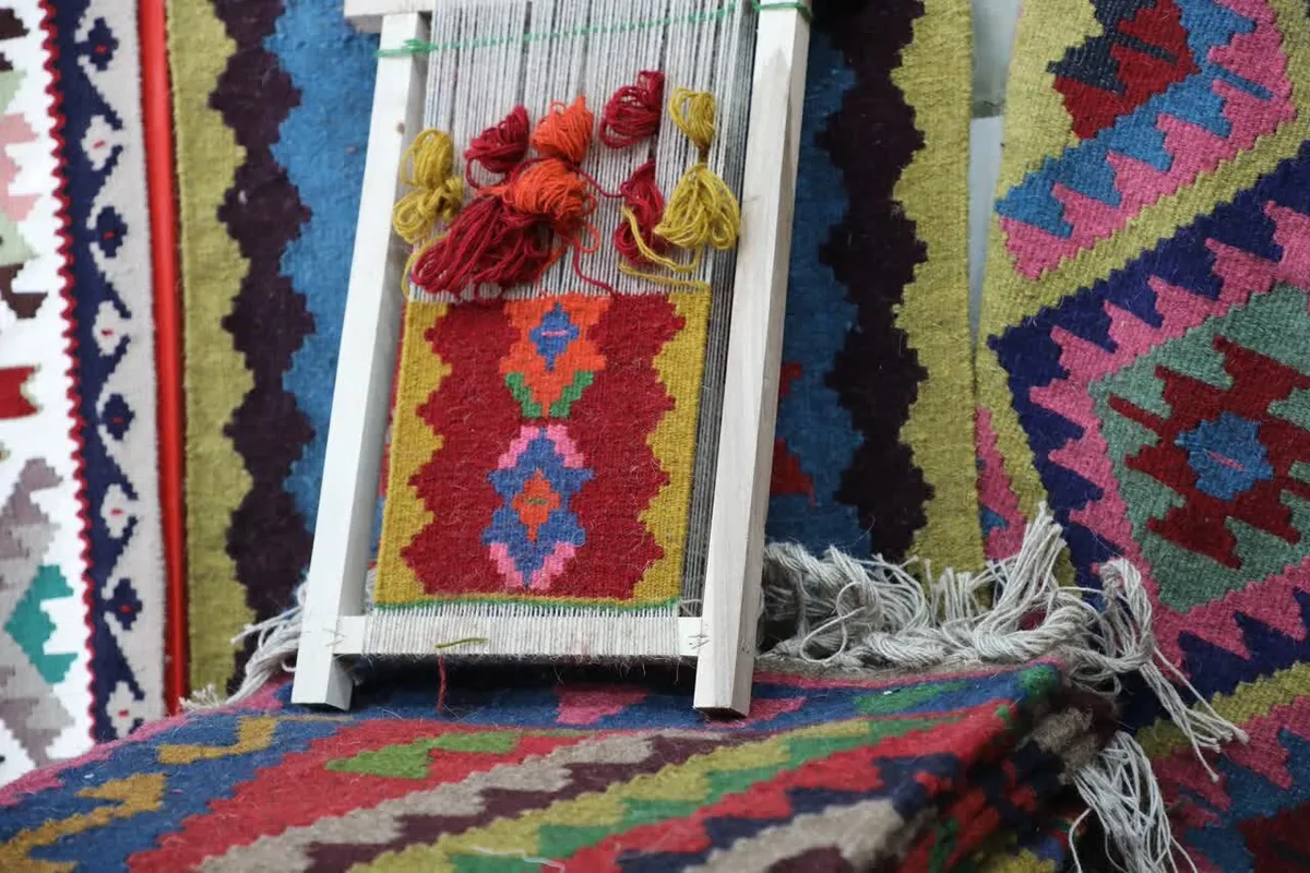 گلیم ابوزیدآباد آران و بیدگل؛ تار و پودی که هنوز نفس میکشد