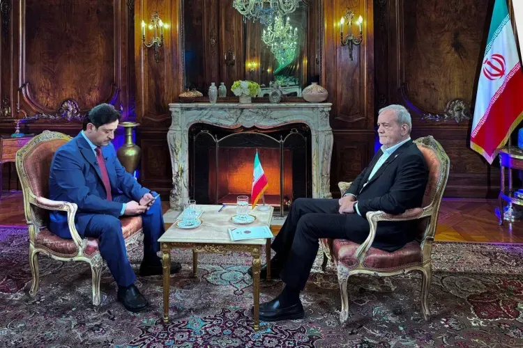 پزشکیان: مسئله تنگه هرمز با گفتوگو قابل حل است، نه با زورگویی / ما چیزی نمیخواهیم؛ فقط میخواهیم به همان تفاهمنامه برگردند و به آن پایبند باشند / درباره اتفاقی که در خط لوله عربستان افتاد، از فرماندهان خودمان پرسیدیم؛ آنها هم گفتند دخالتی نداشتهاند / گفتیم بیایند و راستیآزمایی کنند؛ دور از انت