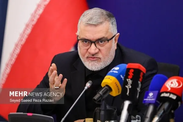 معتمدیان: ظرفیت نیروگاههای خورشیدی تهران از ۴۰۰ مگاوات عبور کرد