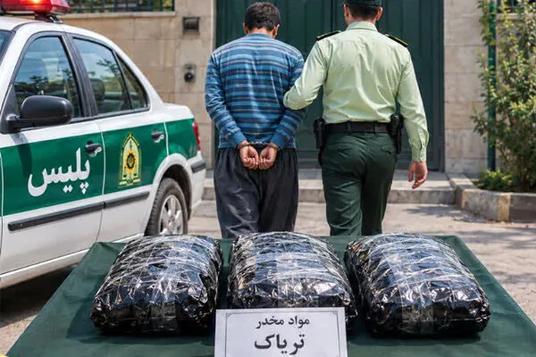 توقیف پژو ۴۰۵ با بیش از ۸۱ کیلوگرم مواد مخدر در قم