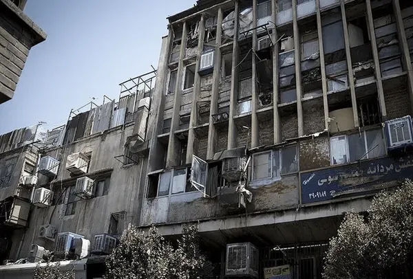 آتش‌نشانی: ۲۷ پاساژ بحرانی در تهران وجود دارند که روزانه هزاران نفر در آن‌ها تردد می‌کنند و ممکن است در کسری از ثانیه بریزند/ دادستانی اعلام کرده این ساختمان‌ها معرفی شوند تا فرایند پلمب انجام شود