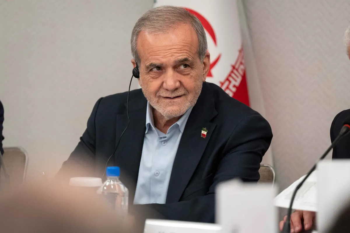 پزشکیان: تهران برای کاهش تنشهای هستهای، آمادگی دارد سطح غنیسازی خود را کاهش دهد و امکان راستیآزمایی خارجی را فراهم کند/آمادهایم همچنان مسیر تفاهم نامه را ادامه دهیم/ نمیخواهیم این جنگ ادامه پیدا کند؛ این آمریکاست که باید انتخاب کند میخواهد به این وضعیت پایان دهد یا نه/ استفاده از تصاویر ماهو