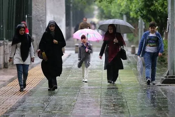 پیشبینی هواشناسی طی ۲ روز آینده/ کاهش دما در تهران و تداوم بارش در استانهای شمالی