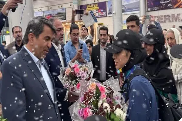 استاندار کرمان از دو دختر مدال آور کاراته آسیا استقبال و تقدیر کرد