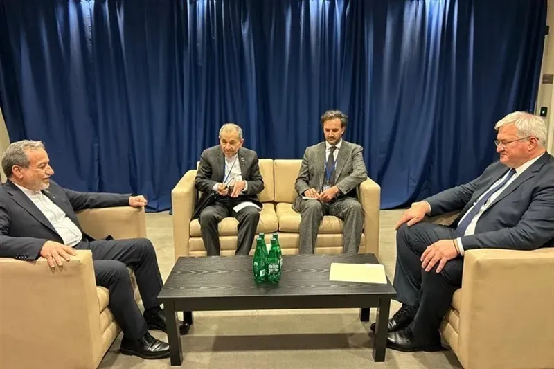 وزیر خارجه اوکراین: دیدار با عراقچی مفید بود / این دیدار در ادامه گفتوگوی تلفنی ماه ژوئیه با عراقچی انجام شد؛ به لطف دیپلماسی، توانستیم در آن مقطع تنشها را کاهش دهیم و تهدیدهای فوری را برطرف کنیم