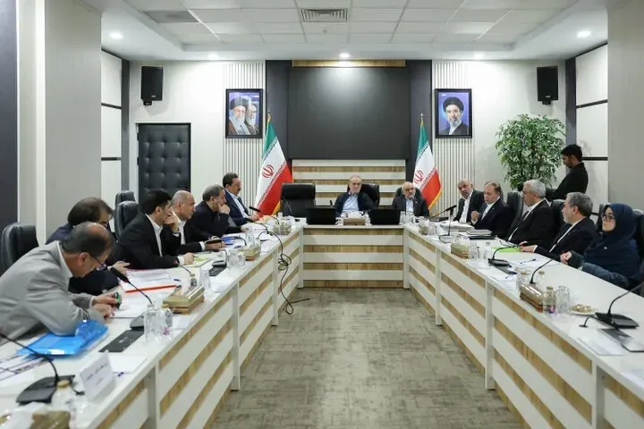 دستور پزشکیان: رفع فوری موانع گمرکی برای واردات کالاهای اساسی