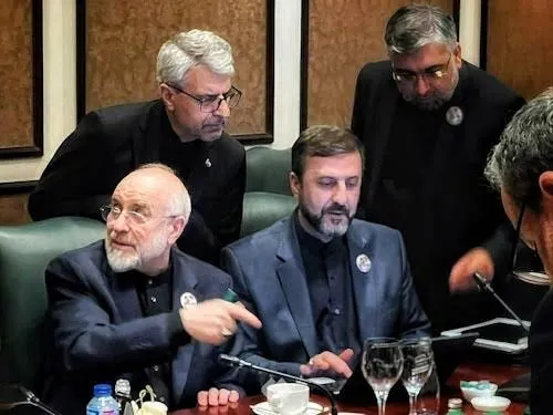 صداوسیما چرا مذاکره را در برابر میدان قرار میدهد؟ / ادعای عجیب درباره دریافت صد هزار پیامک در اعتراض به دیدار عراقچی و ویتکاف!