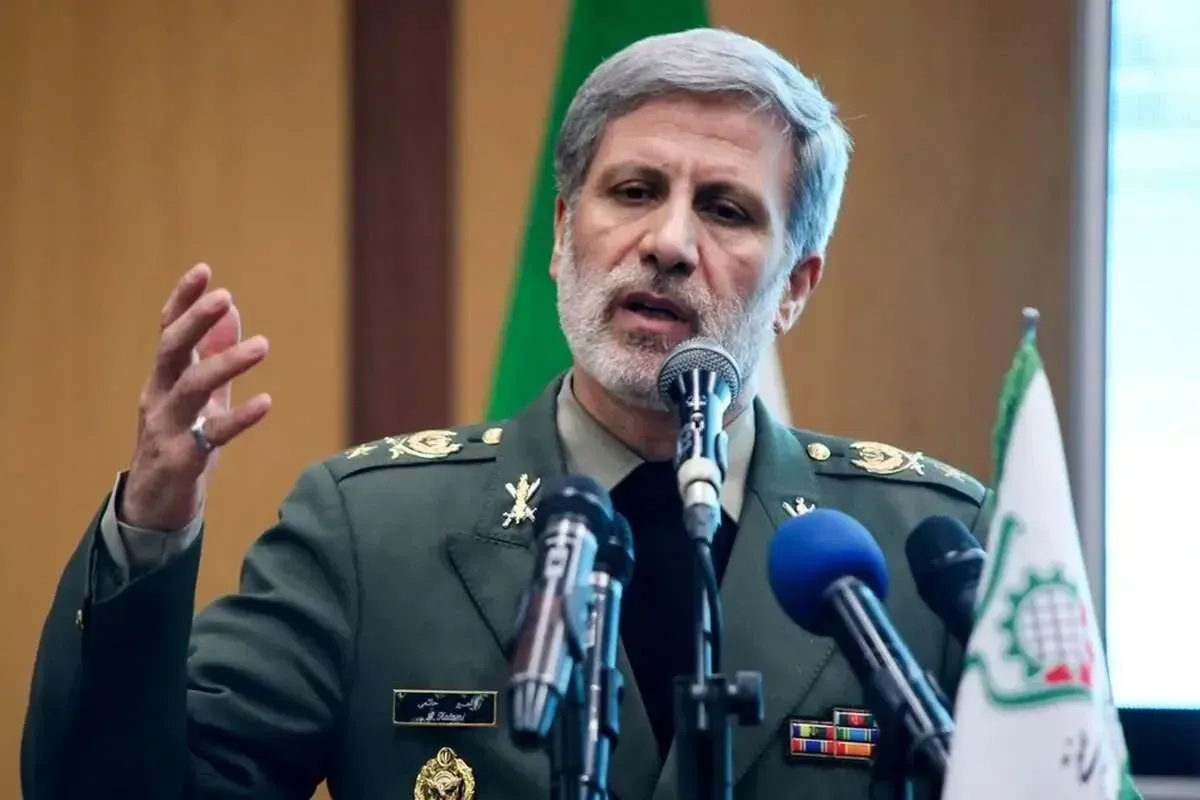 سرلشکر حاتمی، فرمانده کل ارتش: جنگ در مراحل حساس و سرنوشت‌سازی قرار دارد، چون هنوز تمام نشده/ ما پیروز شدیم، اما باید این پیروزی را حفظ کنیم/ باید آماده وارد کردن ضربات سخت از سوی ایران به دشمنان باشیم/ اگر ایران نتواند در منطقه تجارت و زندگی کند، هیچ‌کس دیگری هم نمی‌تواند