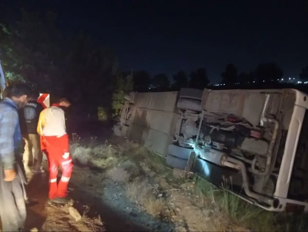 جزئیات حادثه واژگونی اتوبوس در محور خوش ییلاق شاهرود