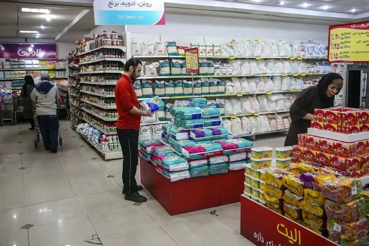 همتی: تلاش میکنیم مبلغ کالابرگ برای اقشار کم درآمد ۵۰ درصد افزایش یابد