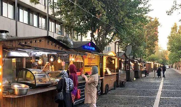 «این آخرین دلخوشی جوان‌ها را هم بگیرید»؛ واکنش کاربران به ماجرای «دور دور پیاده‌ها» در تهران/ «نکنه پیاده‌رو هم میخوان پولی کنند ...»