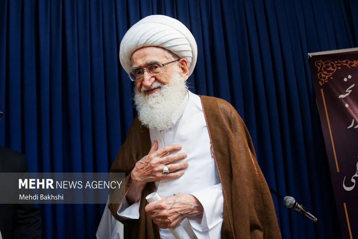 آیتالله نوری همدانی پس از تکمیل روند درمان به قم بازگشت