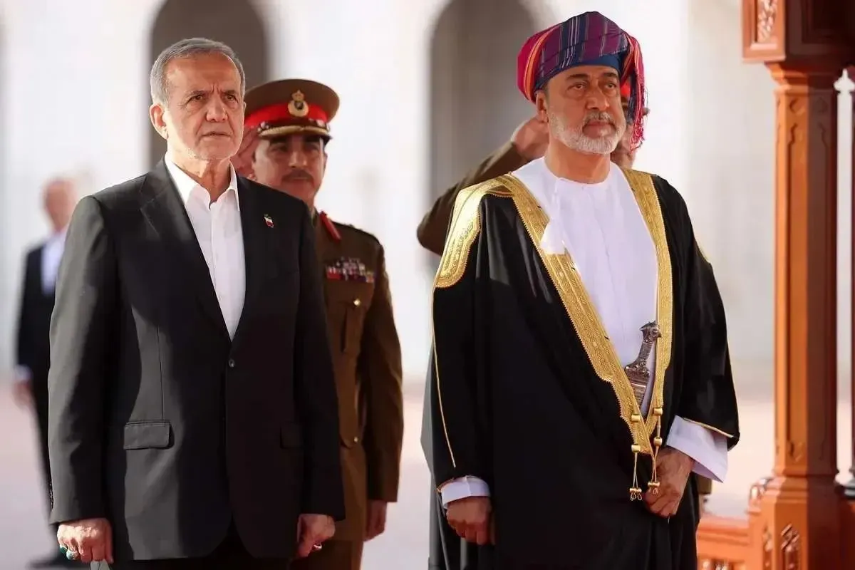 گفتوگوی رئیسجمهور ایران و سلطان عمان/ تأکید طرف ایرانی بر اهمیت تداوم رایزنیها و همکاریهای منطقهای/ پزشکیان زادروز هیثم بن طارق را تبریک گفت