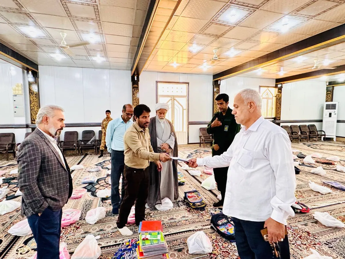 اهدای ۷۰۰ بسته نوشت افزار به دانش آموزان نیازمند بخش اشکنان لامرد