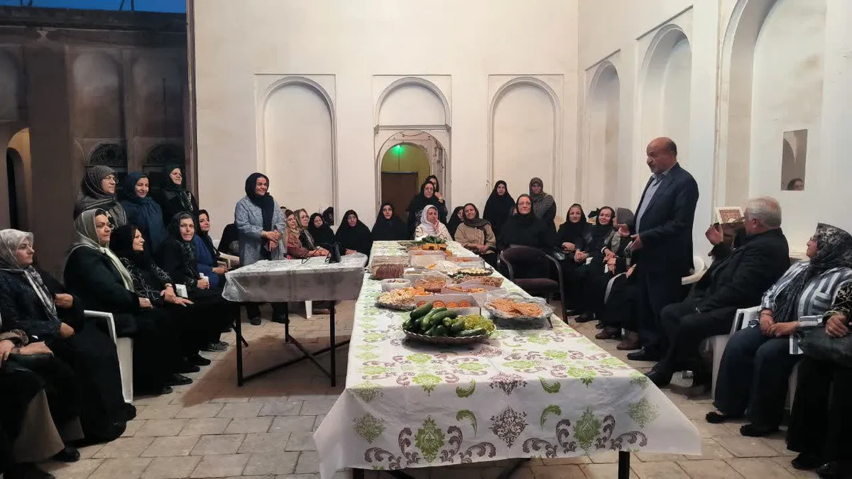 دیدار دوباره دانشآموزان و دبیران مدرسه استقلال یزد پس از ۴۰ سال