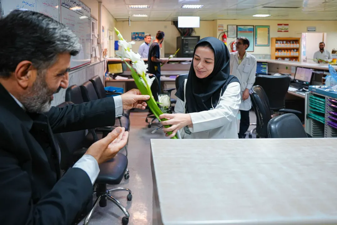 تجلیل خادمان مسجد جمکران از پرستاران و کادر درمان بیمارستانهای قم