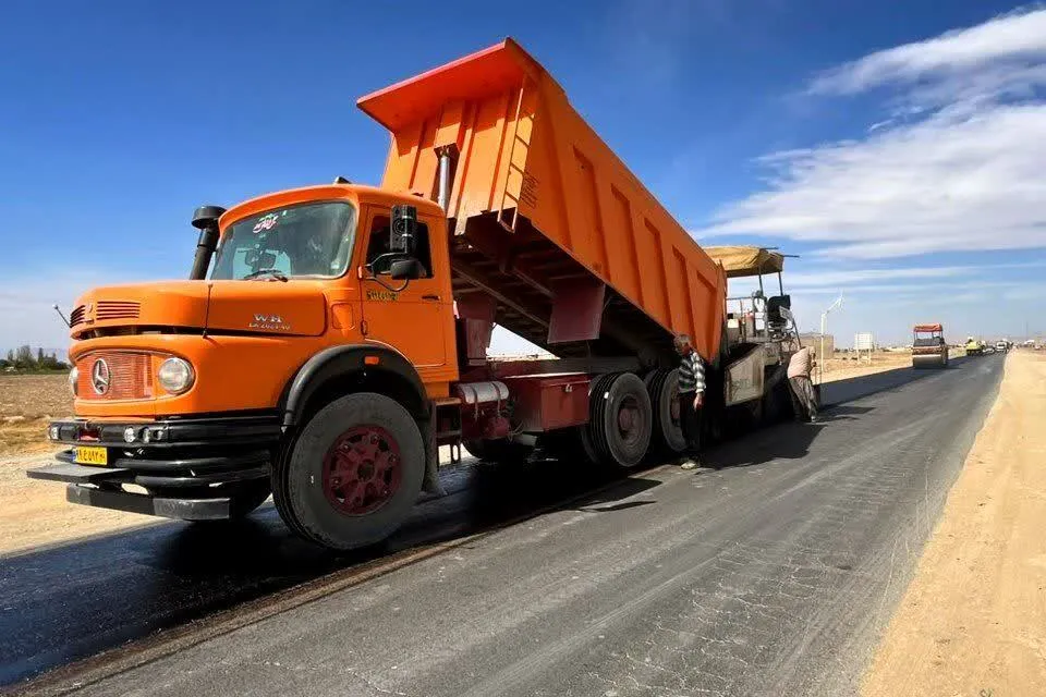 آغاز اجرای هشت کیلومتر روکش آسفالت در محور کمیجان - میلاجرد - خنداب در استان مرکزی