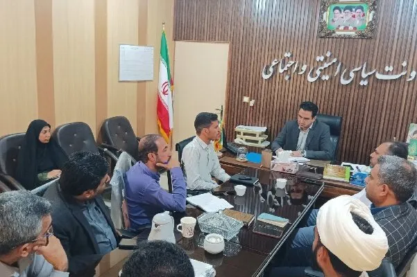 تجلیل از خانواده‌های ۲۲ دانش‌آموز شهید در رودان