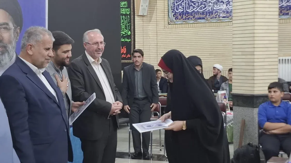 تجلیل از برگزیدگان مسابقات قرآن، عترت و نماز دانشآموزی در آذربایجان غربی