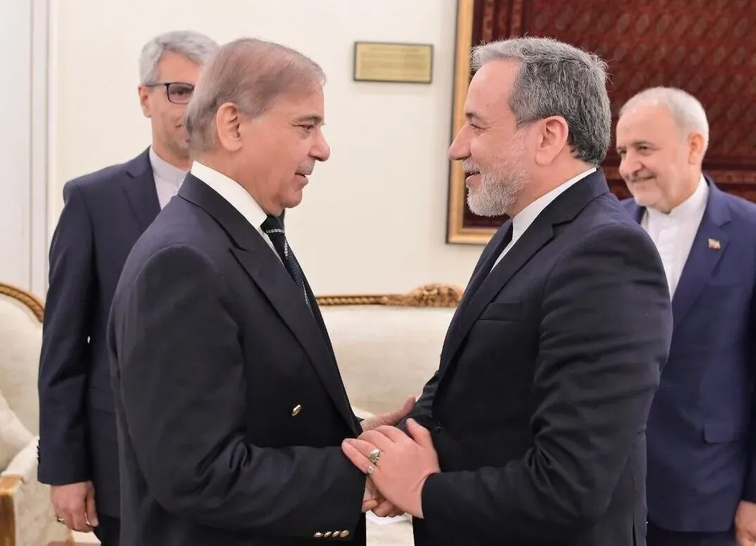 پیام تسلیت نخست وزیر پاکستان به عراقچی: از دست دادن یک خواهر یا برادر همواره ضایعهای جانکاه است و خلائی بر جای میگذارد که هرگز بهطور کامل جبران نمیشود