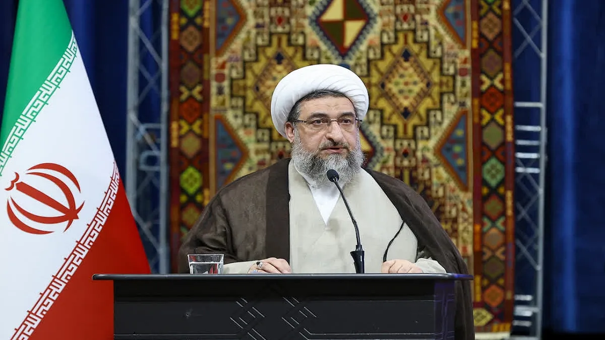 امام جمعه تبریز خواستار ترمیم حقوق کارکنان دولت شد