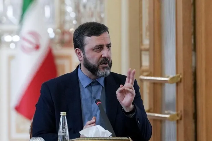 غریبآبادی: تهران در حال نهایی کردن پاسخ به آمریکا است/ برای جنگ و دیپلماسی آمادهایم