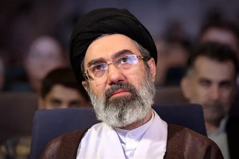 رهبر انقلاب: آن دشمنی که دانشمندان برجسته و نخبگان مؤثّر جامعۀ ما را ترور میکند، چشم دیدن پیشرفت و اقتدار ایران را ندارد / ایران عزیز ما در این مقطع زمانی، بیشتر مظهر اراده و امید است / ایران قوی بر پایۀ اقتدار علمی و فنّاوری استوار است و این محور، یکی از مهمترین مؤلّفههای نقشآفرینی ایران در معا