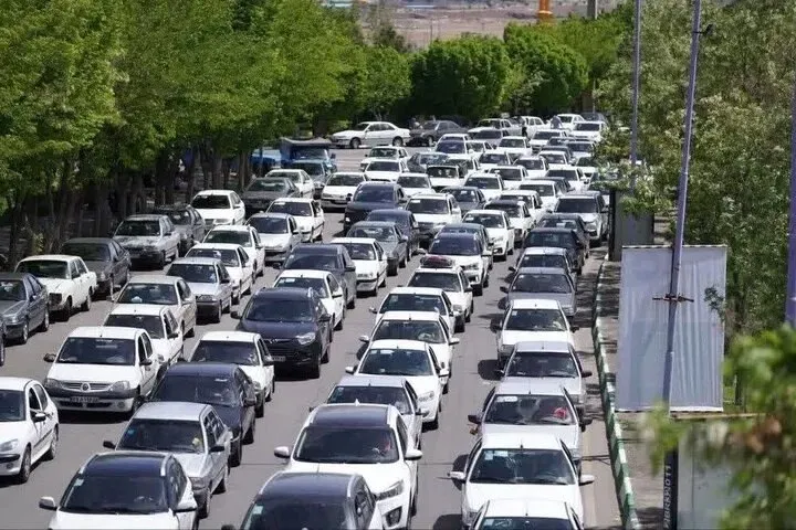 وضعیت جادهها و راهها، امروز ۷ آبان ۱۴۰۵؛ ترافیک نیمه سنگین در ۴ محور مواصلاتی منتهی به تهران/ بارش باران در محورهای ۷ استان