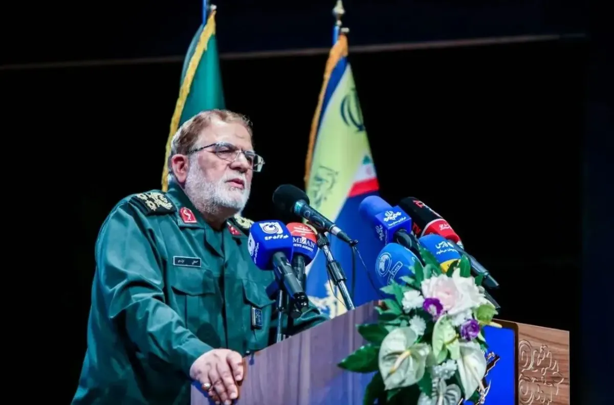 سرلشکر ایزدی، جانشین فرمانده کل سپاه: دشمن برای اینکه در معرض موشکهای هوا به زمین و زمین به هوای نیروهای مسلح قرار نگیرد، کیلومترها از تنگه هرمز فاصله گرفته/ امروز در مقابل تهدید، آمادگی پاسخ غیر قابل پیشبینی را داریم