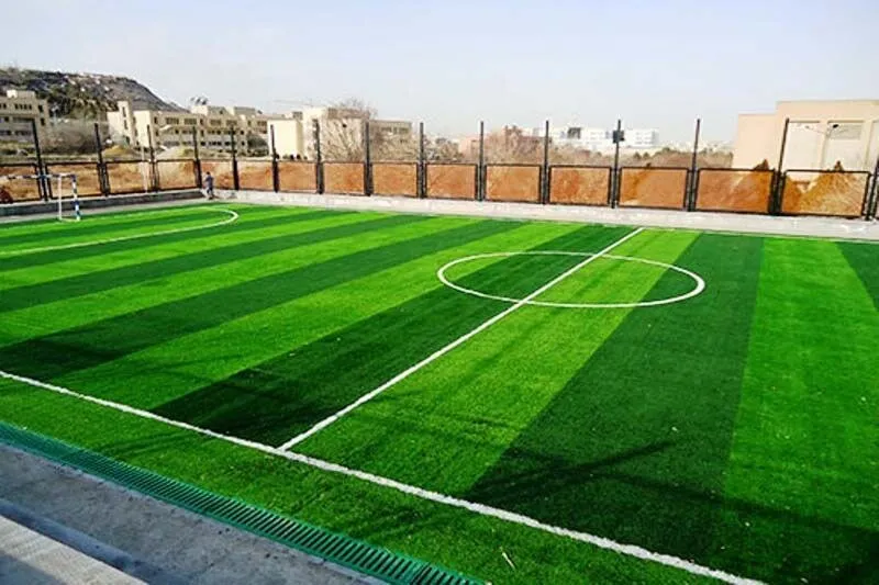 چمن مصنوعی روستای بن‌بید اجرا می‌شود