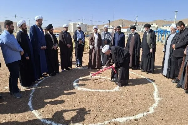 کلنگ‌زنی ساختمان جدید مدیریت حوزه علمیه چهارمحال و بختیاری