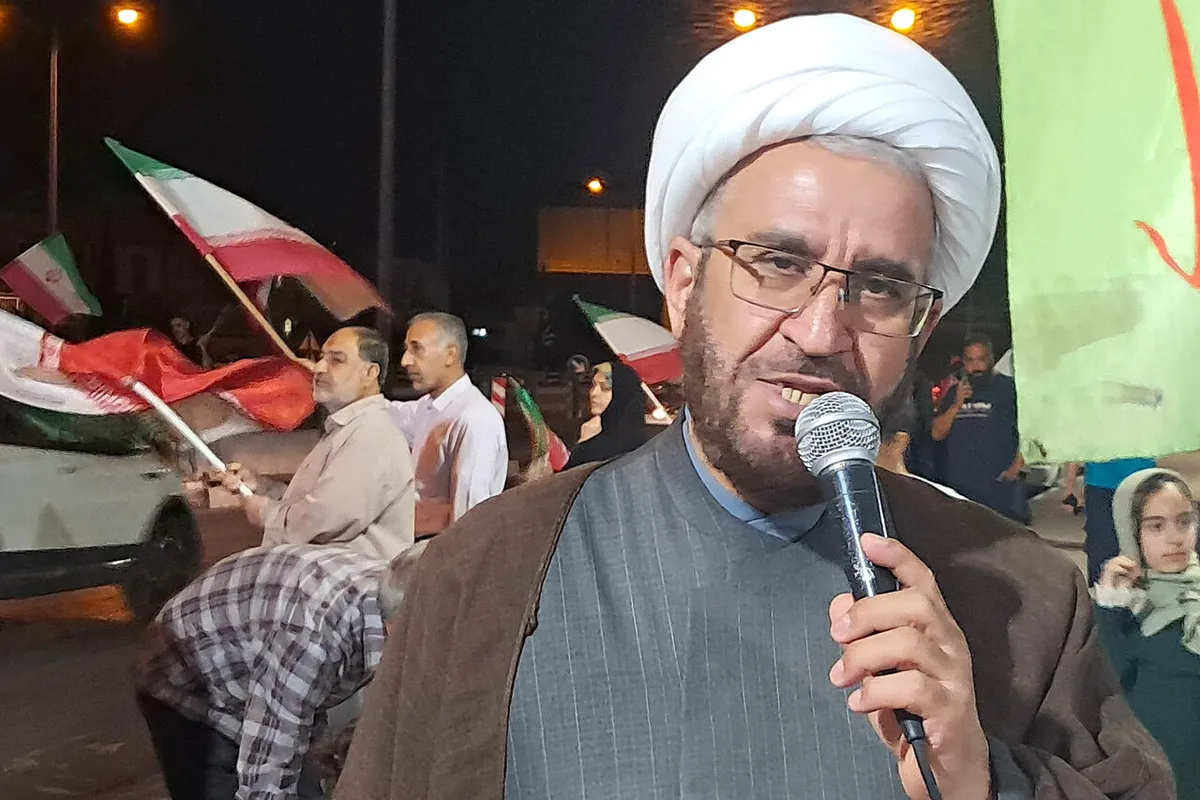 اجتماعات مردمی زمینهساز پیروزی در برابر دشمن است