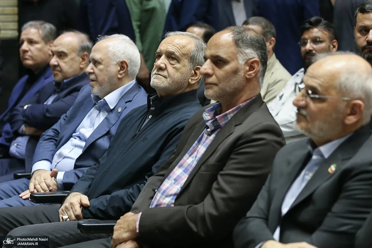 پزشکیان و ظریف دوباره کنار هم قرار گرفتند؛ این بار در مراسم ختم+ عکس