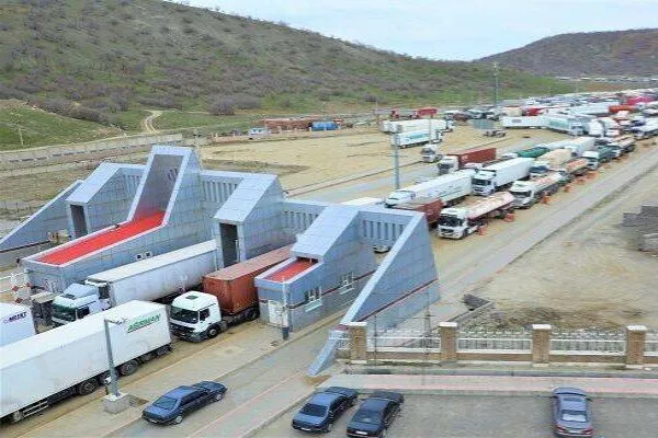 گمرک باشماق مریوان مجاز به ترخیص پارچه و تلفن همراه شد