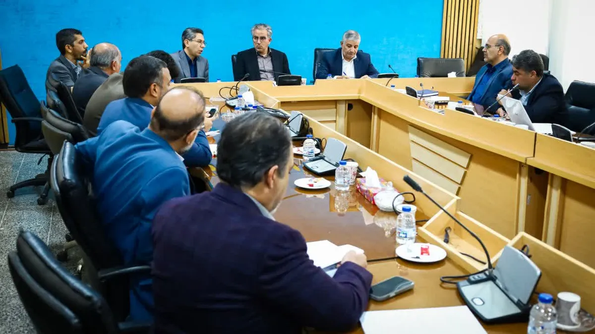 بررسی راهاندازی سکوهای عرضه مستقیم میوه و ترهبار در یزد؛ گامی برای ساماندهی بازار و تعدیل قیمتها