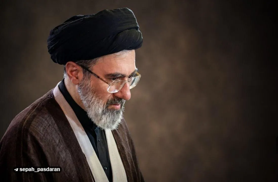 رهبر انقلاب: پرستاران فرشته‌های رحمت و امید هستند/ برای شهدای پرستار در جنگ‌های تحمیلی دوّم و سوّم و فتنۀ دی‌ماه ۱۴۰۴، رحمت الهی را مسئلت دارم