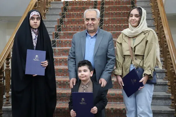 تقدیر استاندار آذربایجان شرقی از دو دختر تبریزی رتبه های برتر کنکور 1405
