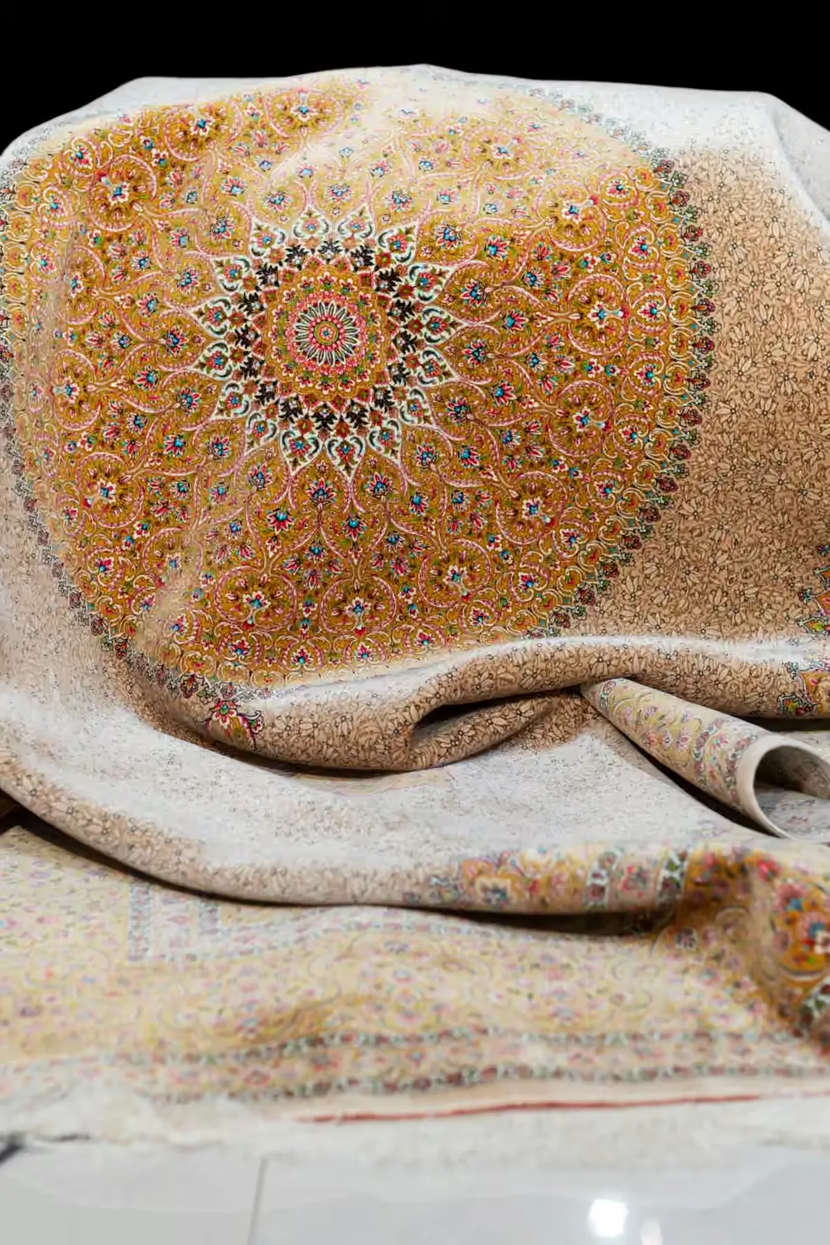 صادرات فرش شاهرخ از کاشان و عرضه فرش