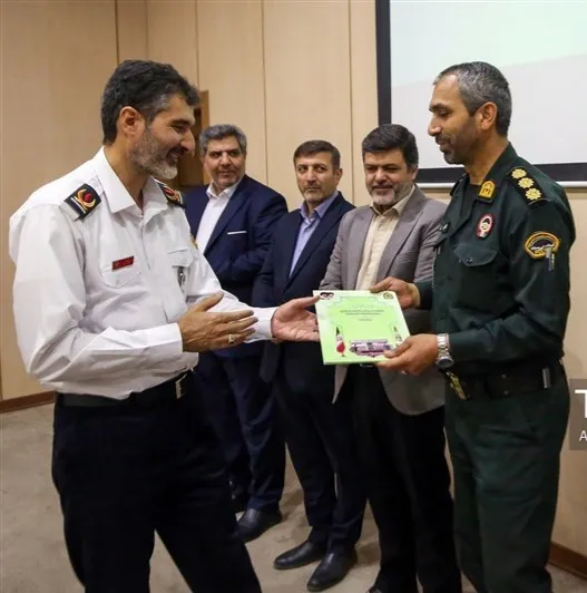 تجلیل از آتش‌نشانان همدانی در روز ایمنی و آتش‌نشانی