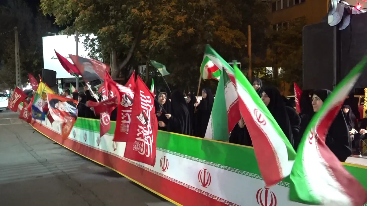 حضور حماسی همدانیها در شب ۲۴۱ام بیعت با رهبری