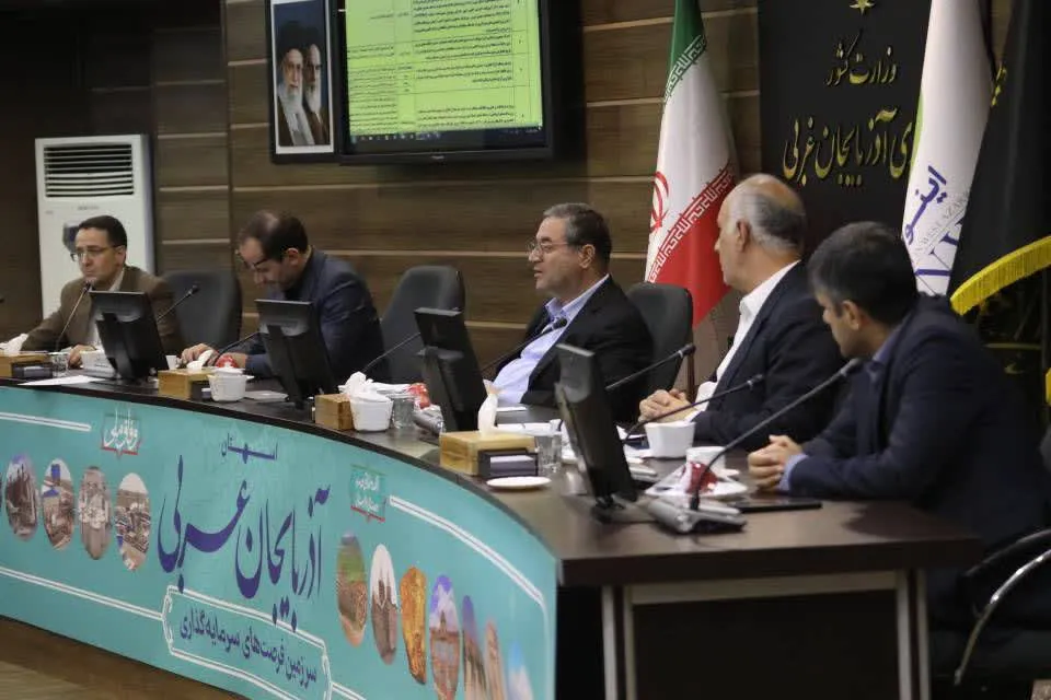 مرز بازرگان ماکو باید به دروازه اقتصادی کشور تبدیل شود