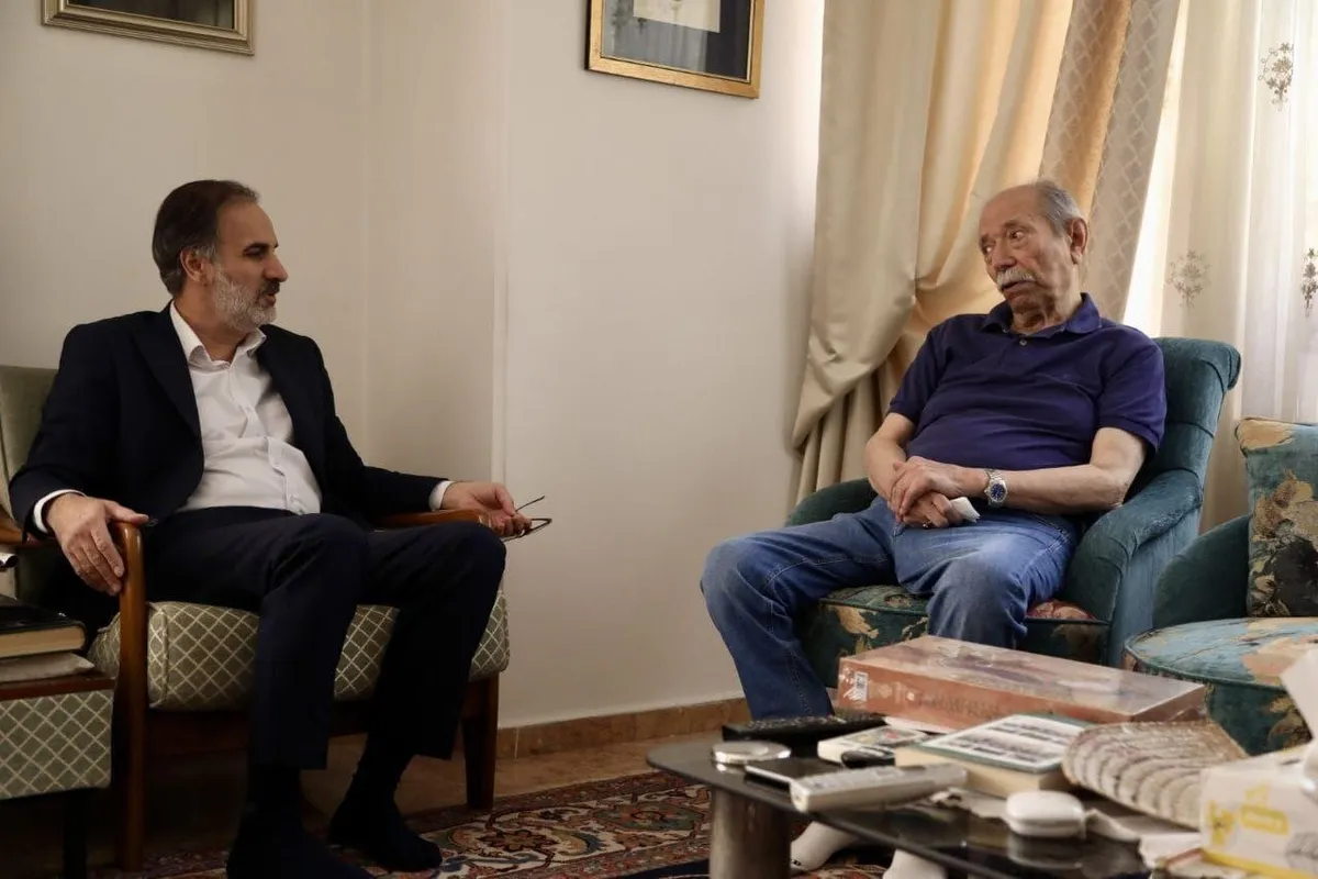 معاون هنری به دیدار «علی نصیریان» رفت